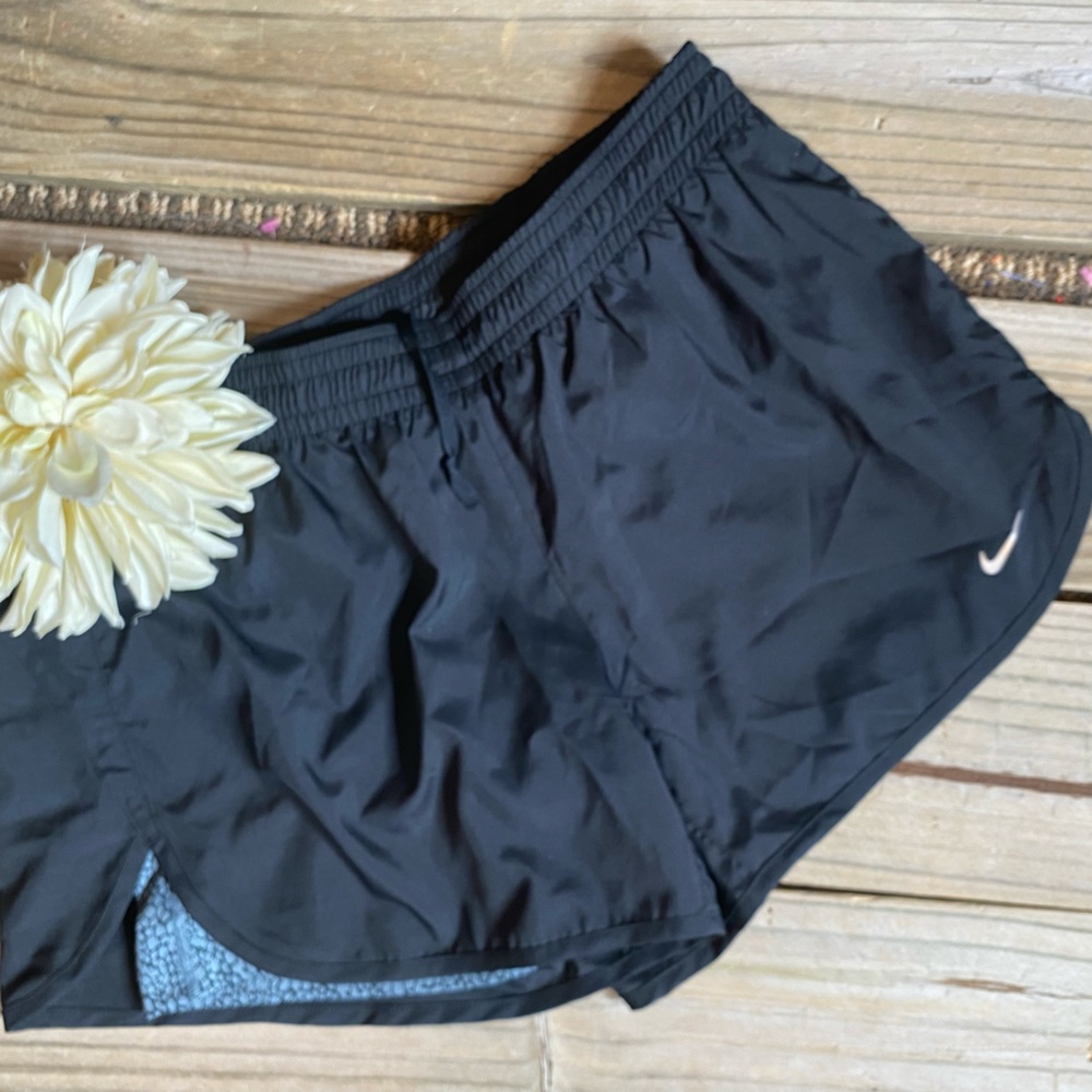 NWOT Nike 2 and 1 black short